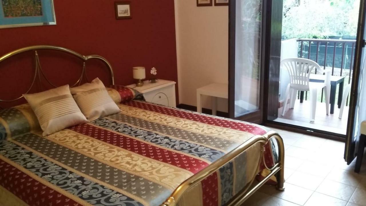Apartamento Residenza Riviera Degli Olivi Torri Del Benaco Exterior foto