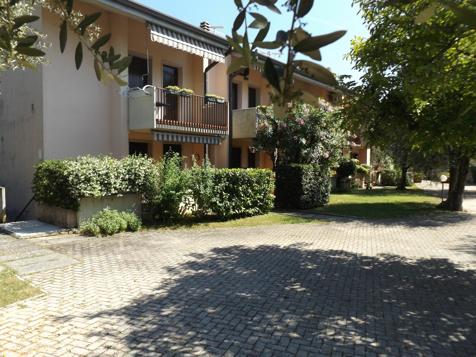 Apartamento Residenza Riviera Degli Olivi Torri Del Benaco Exterior foto
