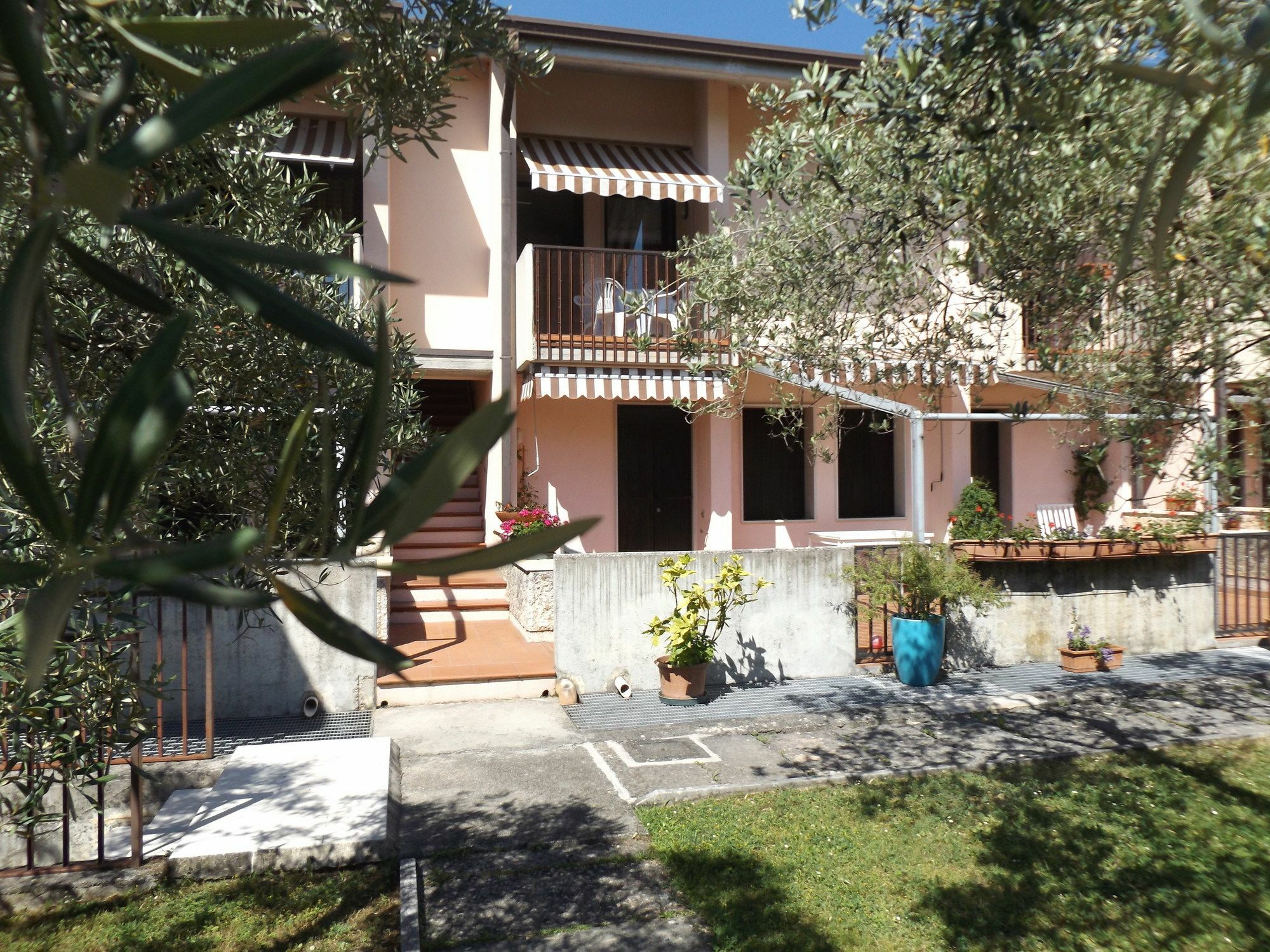 Apartamento Residenza Riviera Degli Olivi Torri Del Benaco Exterior foto