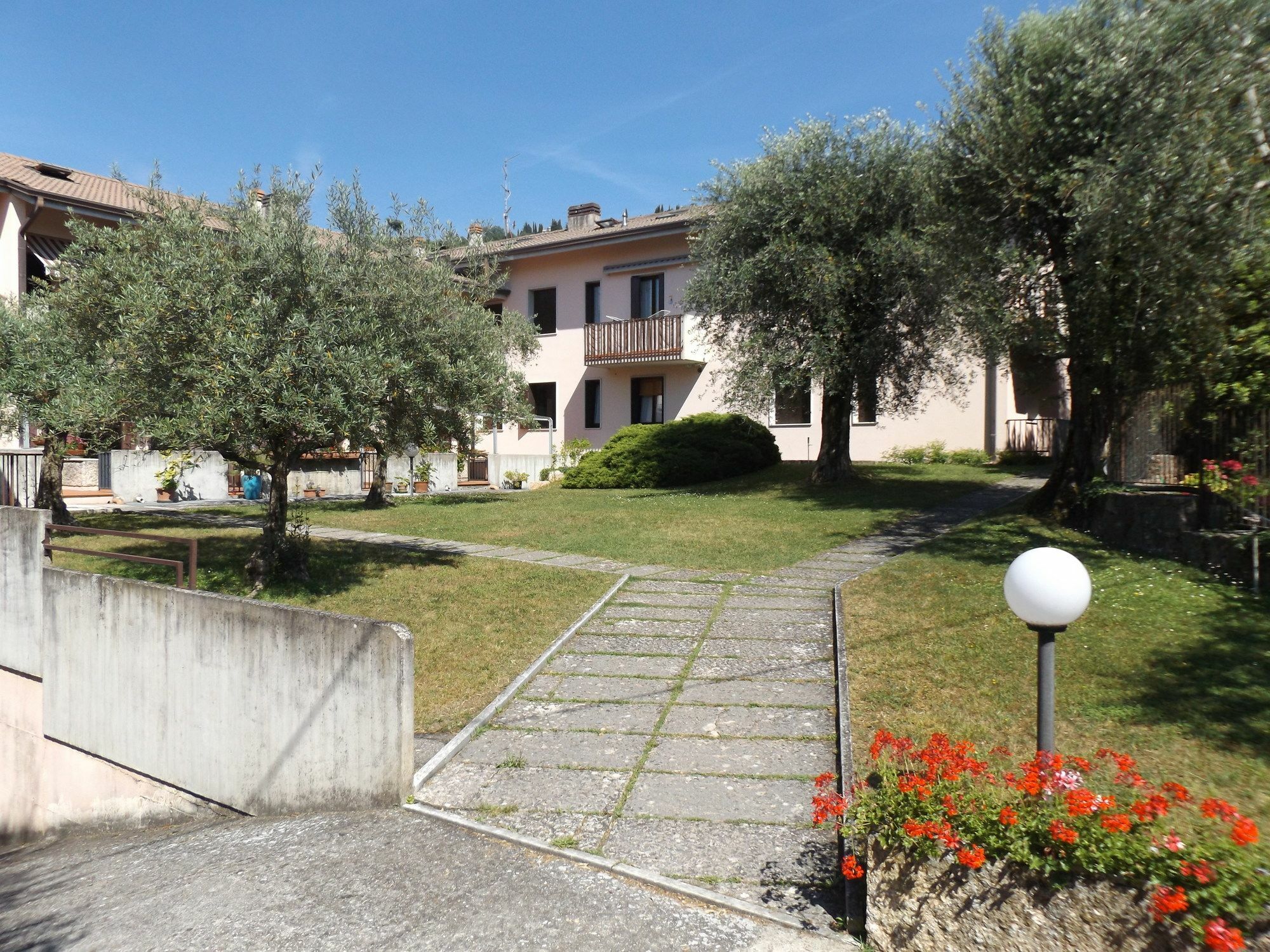Apartamento Residenza Riviera Degli Olivi Torri Del Benaco Exterior foto